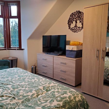Carvetii - Mayhaven House - Tranquil Cul-De-Sac - 2 Bedrooms, Sleeps 4 Guests Данфермлін Екстер'єр фото